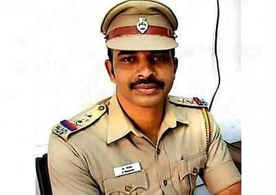 ஸ்ரீவில்லிபுத்தூர் அருகே சாலை விபத்தில் சார்பு ஆய்வாளர் பலி