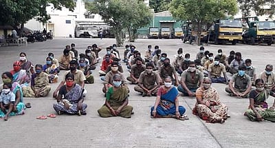 திருப்பூரில் ஊதியம் வழங்காததைக் கண்டித்து ஒப்பந்த தூய்மைப் பணியாளர்கள் தர்ணா