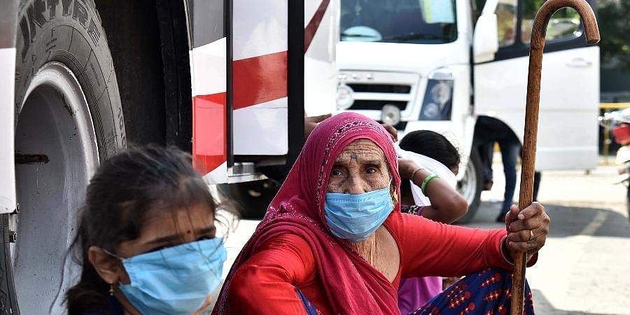 வங்கிக்குள் நுழையும் போது முகக்கவசத்தை அகற்ற வேண்டும்: மத்தியப் பிரதேச அரசு