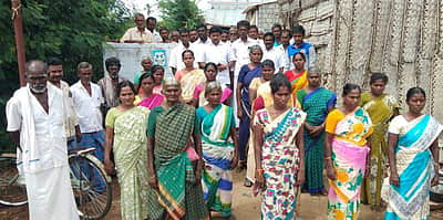 அந்தியூர் அருகே கைத்தறி நெசவாளர் சங்க கட்டடத்தை இடமாற்றம் செய்ய எதிர்ப்பு 