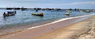 ராமேசுவரம் மீனவர்கள் மீது இலங்கை கடற்படை கல்வீசி தாக்குதல்