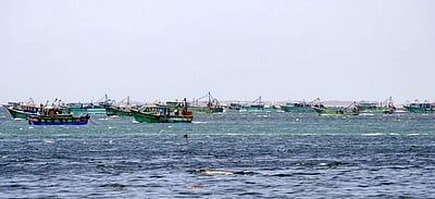 82 நாள்களுக்குப் பின் மீன்பிடிக்க சென்ற 8 ஆயிரத்திற்கும் மேற்பட்ட மீனவர்கள் 