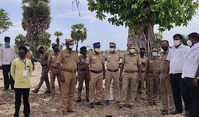 அறந்தாங்கி அருகே 6 ஏக்கர் ஆக்கிரமிப்பு நிலம் மீட்டு அளவீடு