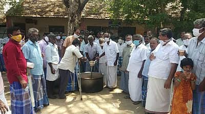 அசனமாப்பேட்டை கிராமத்தில் கஞ்சி தொட்டி திறந்து நெசவாளர்கள் போராட்டம்