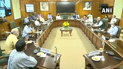 தில்லி ஆளுநர், முதல்வர் கேஜரிவாலுடன் அமைச்சர்கள் அமித் ஷா, ஹர்ஷ வர்தன் ஆலோசனை