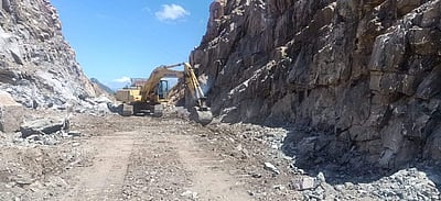 ஆண்டிபட்டி அருகே ரயில்பாதை பணிக்கு வெடி வைத்ததில் ஒருவர் பலி