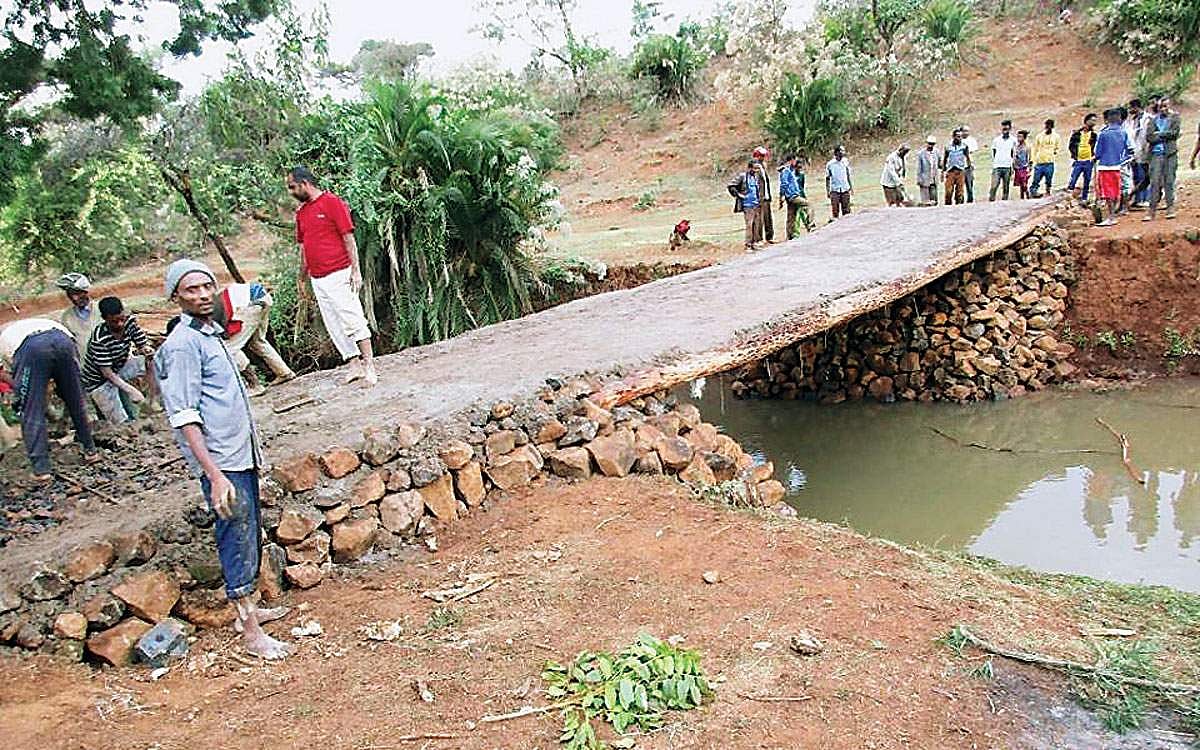 கிராமங்களுக்கு வழிகாட்டியான பேராசிரியர்
