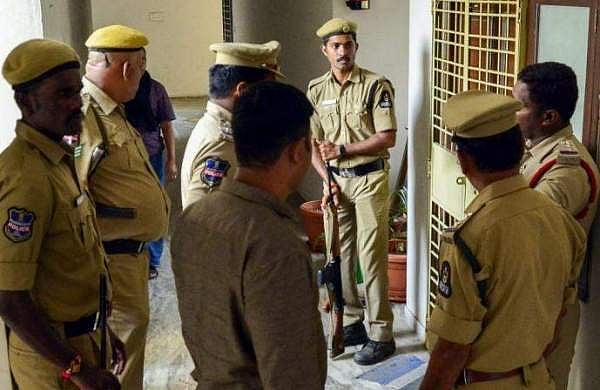 மகாராஷ்டிரத்தில் கரோனா பாதித்த 42 காவலர்கள் பலி: அமைச்சர்