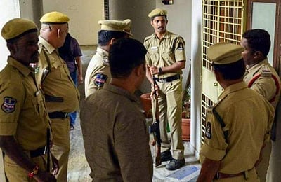 மகாராஷ்டிரத்தில் கரோனா பாதித்த 42 காவலர்கள் பலி: அமைச்சர்