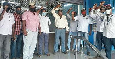 கரோனாவால் இறக்கும் மின் ஊழியர்களின் குடும்பத்திற்கு 50 லட்சம் நிவாரணம் கோரி ஆர்ப்பாட்டம்