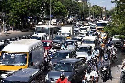 நாளை முதல் முழு ஊரடங்கு: சென்னையில் இருந்து வெளியேறும் மக்கள்
