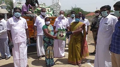 மணப்பாறையில் அனைத்து குடும்ப அட்டைதாரர்களுக்கும் நிவாரண பொருட்கள்