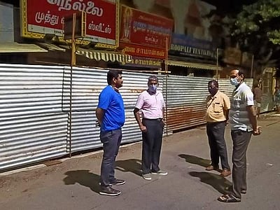 சமூக இடைவெளி மீறல்: கோவை பூ மார்க்கெட்டுக்கு சீல்