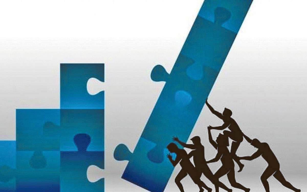 முந்தி இருப்பச் செயல்: பயிற்றிப் பல கல்வி தந்து...