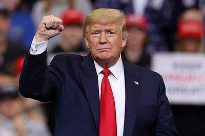 நாஜிகள் பயன்படுத்திய சின்னம்: டிரம்ப் விளம்பரங்களை நீக்கியது முகநூல்