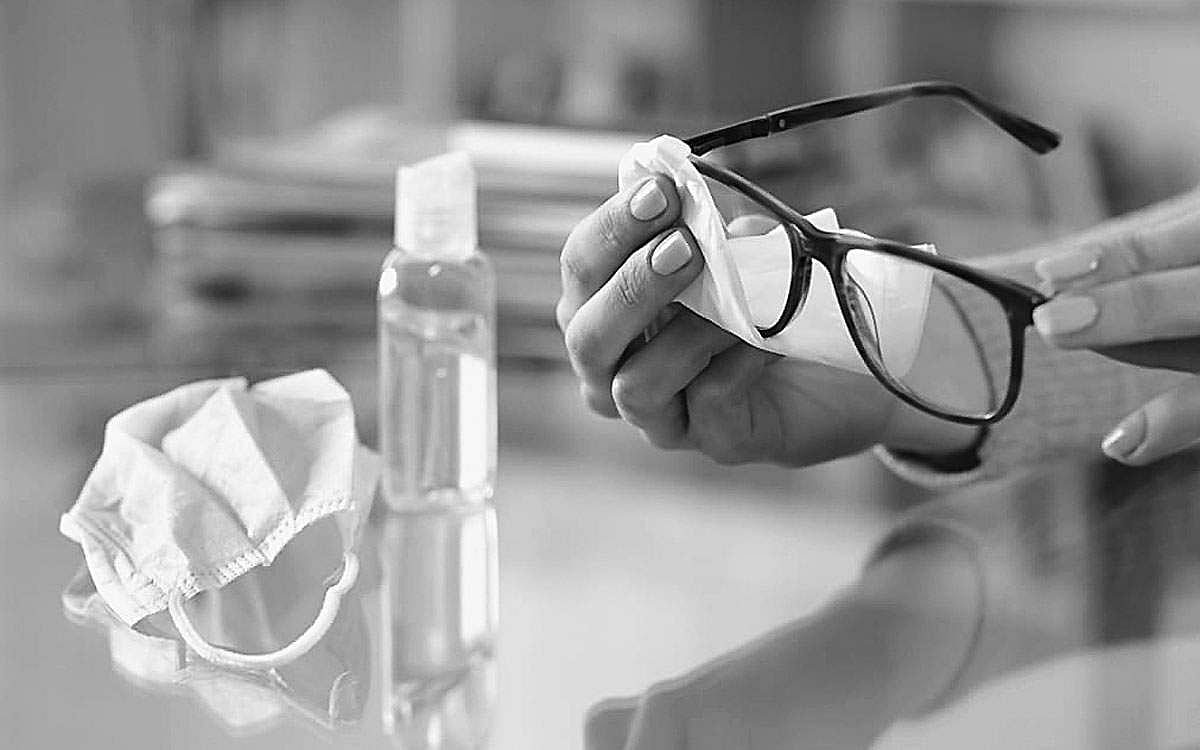 கரோனா... மூக்குக் கண்ணாடி...பாதுகாப்பு!