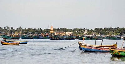 ராமேசுவரத்தில் மாயமான மீனவர்களை மீட்கக் கோரி வேலைநிறுத்த போராட்டம்
