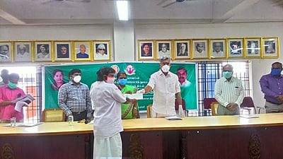 135 ஊராட்சிகளில் ரூ.9.92 கோடி கரோனா சிறப்பு நிதியுதவி திட்டம்: திருச்சியில் அமைச்சர்கள் தொடங்கி வைப்பு