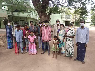 கடலூரில் திருத்தணி மற்றும் ஆந்திர மாநில மரம் வெட்டும் தொழிலாளிகள் போராட்டம்