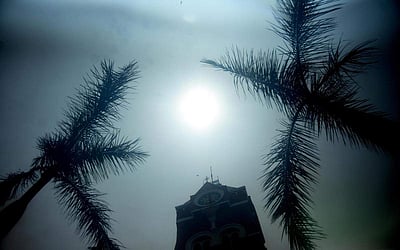 அரிய சூரிய கிரகணம் - புகைப்படங்கள்