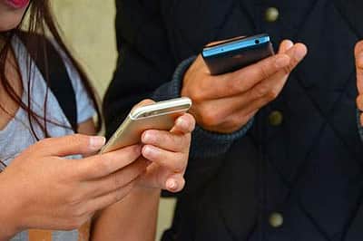 சீன வெறுப்புணர்வால் சில செல்போன் நிறுவனங்களுக்கு வாய்ப்பு?