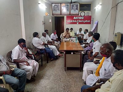 'தொழிலாளர்களின் வேலை நேரத்தை 12 மணி நேரமாக அதிகரிக்கும் நடவடிக்கைகளை கைவிட வேண்டும்'