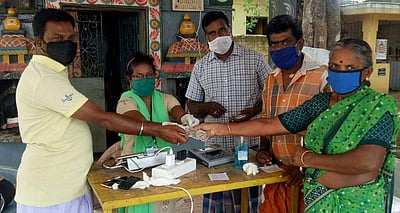 குடும்ப அட்டைதாரருக்கு ரூ.1000 விநியோகம்