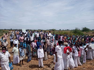 மணல் குவாரியை கண்டித்து கொள்ளிடம் ஆற்றில் ஆர்ப்பாட்டம்