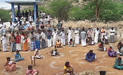 உசிலம்பட்டி அருகே கிராம பொதுமக்கள் உண்ணாவிரதம்