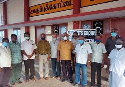 நிழல் தரும் மரங்கள் பராமரிப்பிற்கு ஜெயண்ட்ஸ் குழு அமைப்பினர் ரூ.5000 நன்கொடை