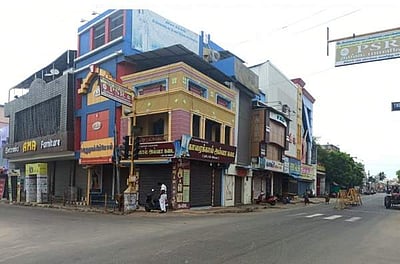 காரைக்காலில் பிற்பகல் 2 மணியுடன் வணிக நிறுவனங்கள் மூடல்: வெறிச்சோடியது நகரம்
