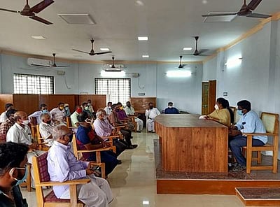 தினமணி இணையதள செய்தி எதிரொலி: கூத்தாநல்லூரில் திறந்தவெளியில் உணவுப் பண்டங்கள் விற்பனைக்கு நகராட்சி தடை