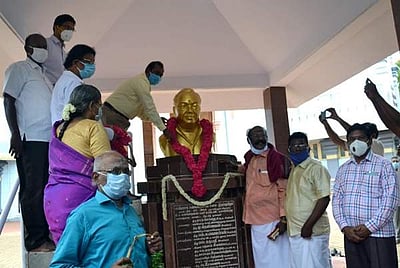 கண்ணதாசன் பிறந்த நாள்: தமிழக அரசு சார்பில் காரைக்குடியில் சிலைக்கு மாலையணிவித்து ஆட்சியர் மரியாதை