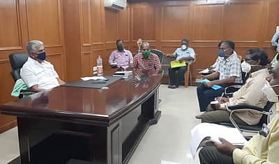 தேவையான விதை, உரங்களை தயாராக வைத்திருக்க வேண்டும்