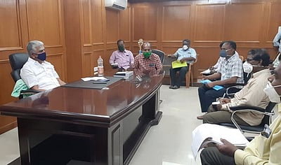 தேவையான விதை, உரங்களை தயாராக வைத்திருக்க வேண்டும்