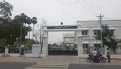 தாராபுரம் நகராட்சி அலுவலர்கள் 4 பேருக்கு கரோனா: நகராட்சி அலுவலகம் மூடல்