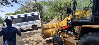 திருச்சியில் முள்புதரில் சடலம் வீசப்பட்ட சர்ச்சை: நடந்தது என்ன?