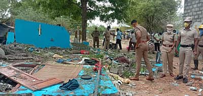 வாலாஜாப்பேட்டை அருகே நாட்டு வெடிகுண்டு வெடித்து வீடு தரைமட்டம்: ஒருவர் பலி, 5 பேர் படுகாயம்