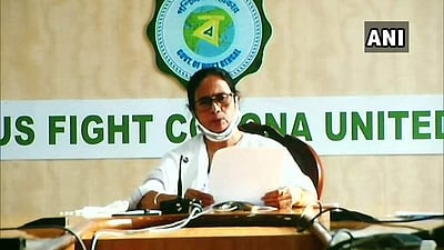 மருத்துவர்கள் தினமான ஜூலை 1 ஆம் தேதியை அரசு விடுமுறை தினமாக அறிவித்தார் மம்தா பானர்ஜி