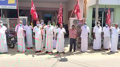 சீர்காழியில் மின்சார வாரியத்தைக் கண்டித்து தமிழ்நாடு விவசாய சங்கத்தினர் கண்டன ஆர்ப்பாட்டம்