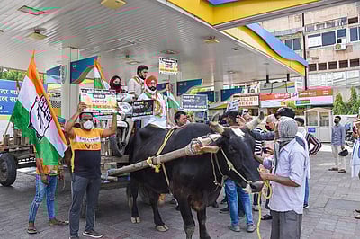 எரிபொருள் விலை உயர்வை கண்டித்து காங்கிரஸ் ஆர்ப்பாட்டம்