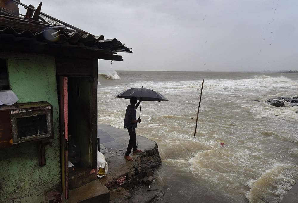 நிசர்கா புயல் இன்று கரையை கடக்கிறது