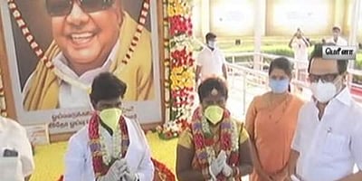 கருணாநிதி பிறந்த நாள்: நினைவிடத்தில் தொண்டருக்கு இலவச திருமணம் நடத்தி வைத்து ஸ்டாலின் வாழ்த்து