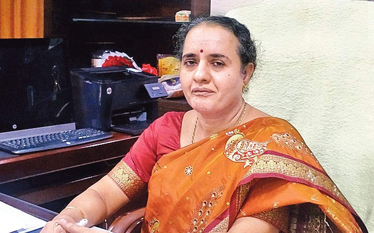 பெண்கள் சொந்த காலில் நிற்க வேண்டும்!