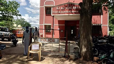 செய்யாறில் காவலருக்கு கரோனா தொற்று உறுதியானதால்  காவல் நிலையம் மூடல்