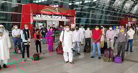 புலம்பெயா்ந்த தொழிலாளா்களை பாட்னாவுக்கு விமானத்தில் அழைத்துச் சென்ற ஆம் ஆத்மி எம்பி!