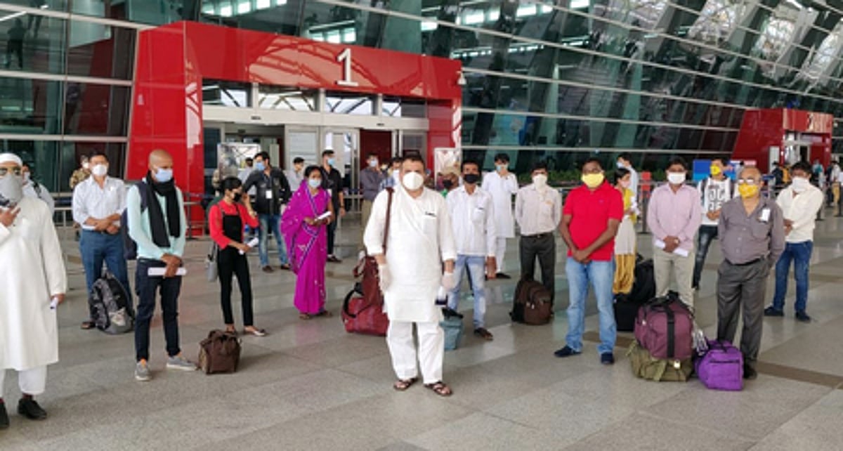 புலம்பெயா்ந்த தொழிலாளா்களை பாட்னாவுக்கு விமானத்தில் அழைத்துச் சென்ற ஆம் ஆத்மி எம்பி!