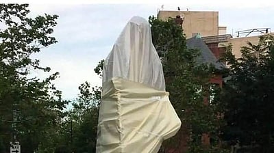 வன்முறையில் காந்தி சிலை அவமதிப்பு; மன்னிப்பு கோரினார் இந்தியாவுக்கான அமெரிக்கத் தூதர்