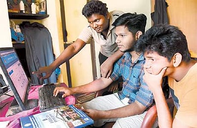 தனியார் பள்ளிகளில் இணைய வழி வகுப்புகள் தொடக்கம்