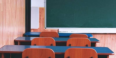 ஒரே நேரத்தில் 25 பள்ளிகளில் பணியாற்றி ரூ.1 கோடி ஊதியம் பெற்ற ஆசிரியர்: விசாரணை தீவிரம்